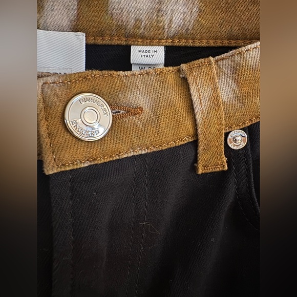 Burberry Black, White & Deer Denim Skinny Midrise - Picture 5 of 7